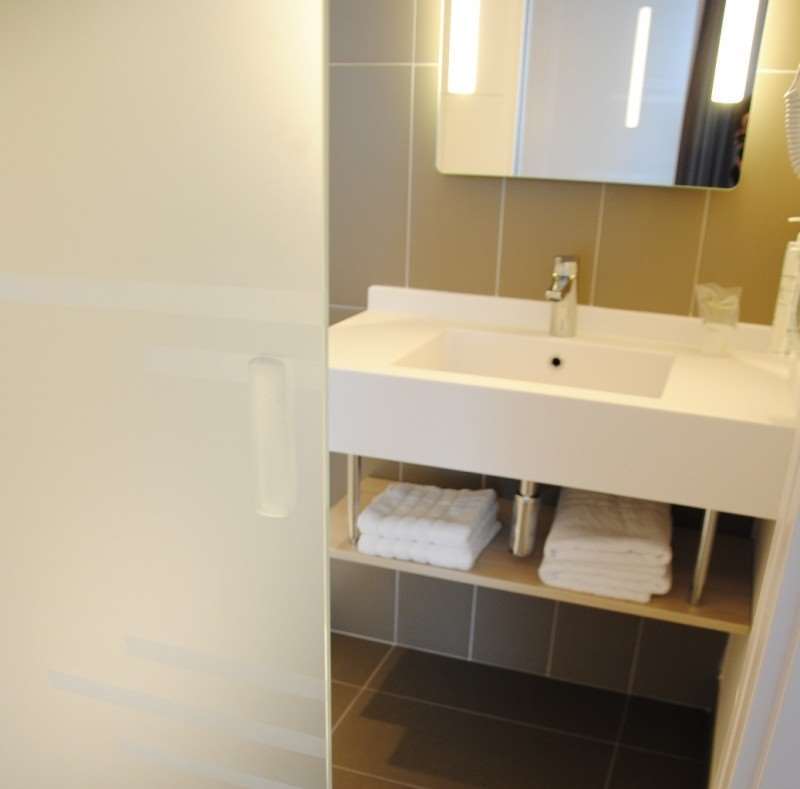 Brit Hotel Vendee Mer Les Achards  Oda fotoğraf